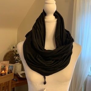 NWT Beyond Yoga Infinity Scarf with Pocket